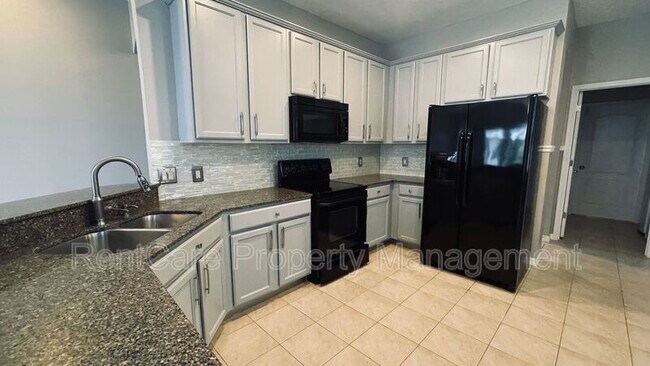 Building Photo - 842 Lancer Cir