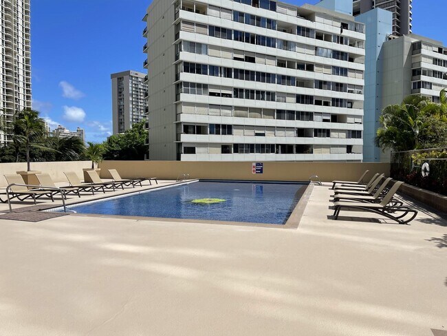 Building Photo - Waikiki, Pet Friendly. Central AC