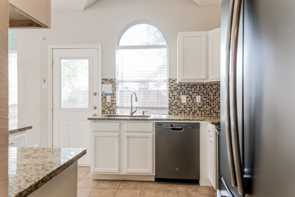 Building Photo - 7608 Honeybee Ln