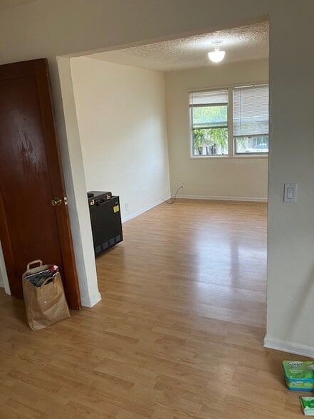 Building Photo - 5930 Avila St