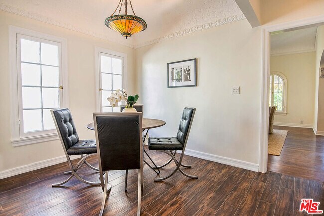 Building Photo - 239 S Orange Dr