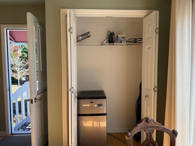 Building Photo - 282 Snyder Rd