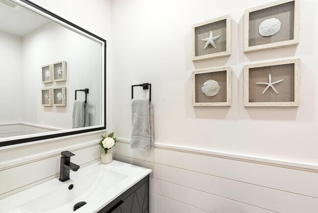 Building Photo - 104 W Tiana Rd