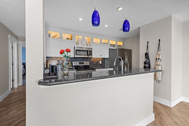 Building Photo - DOWNTOWN AREA