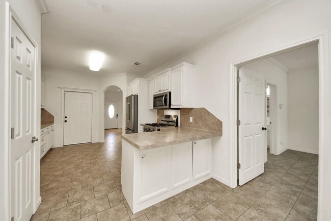 Building Photo - 228 Greenleaf St