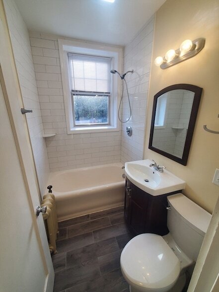 Building Photo - 415 County St