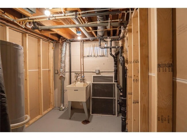 Building Photo - 6418 Knoll St
