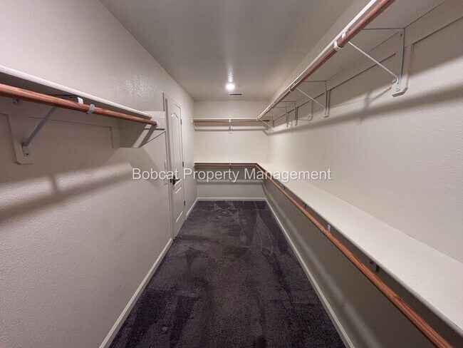 Building Photo - Large Home in Dayton with Mother In Law Quarters