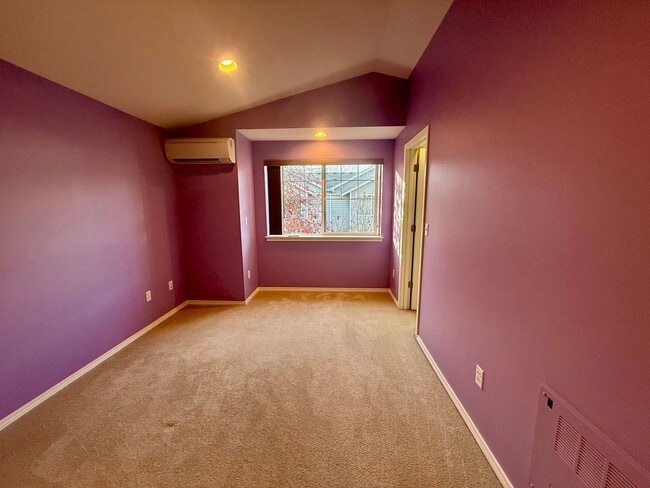 Building Photo - Greenlake Townhome