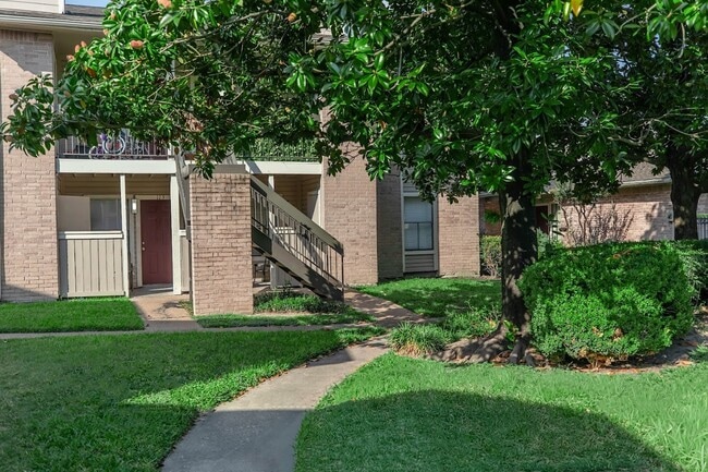 Building Photo - 12335 Antoine Dr