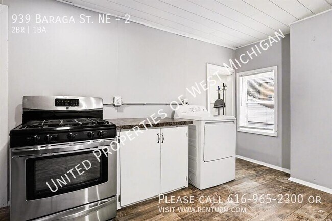 Building Photo - 939 Baraga St NE