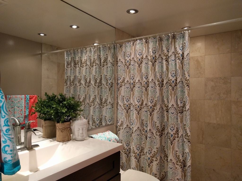 Bathroom - 2600 Pualani Way