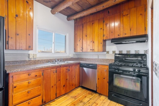 Building Photo - Santa Fe Traditional Home