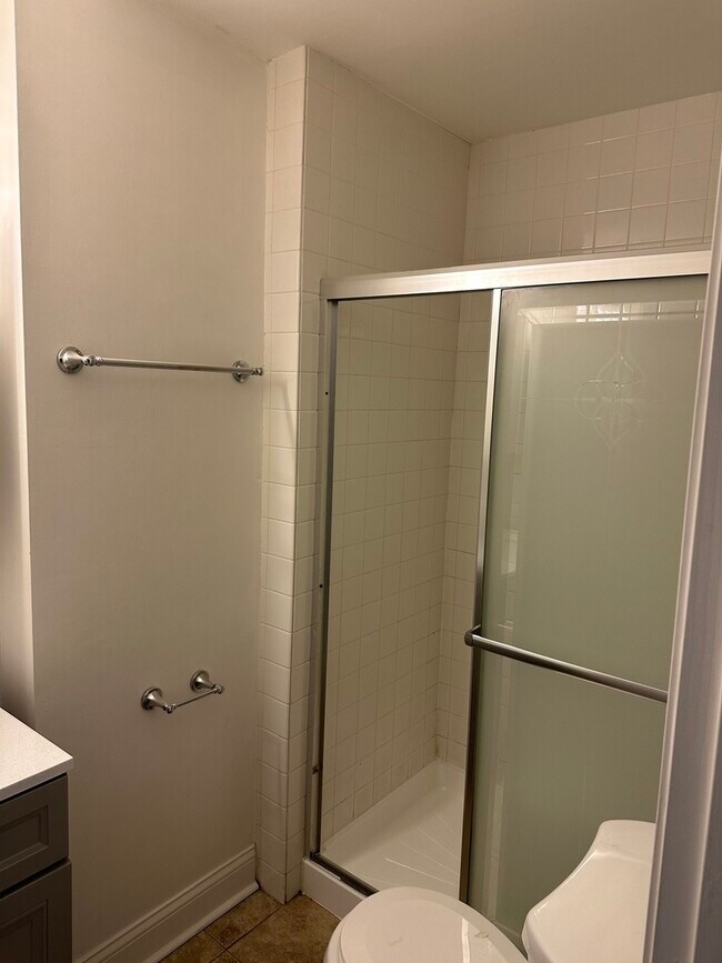 Building Photo - 1133 N State St