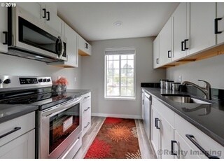 Modern Kitchen with New Stove, Range, Microwave, Dishwasher, and Garbage Disposal - 6150 SW Alice Ln