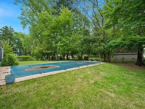 Building Photo - This well-maintained 3-bedroom, 1.5-bath split-level in Twin Oaks Farms is move-in ready