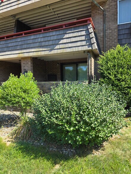 Building Photo - 17 Stony Brook Dr