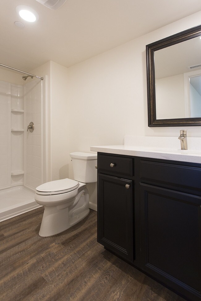 Building Photo - Gorgeous 4 Bed/3.5 Bath in USD Area with 3 Parking Spaces & *Washer/Dryer in Unit*