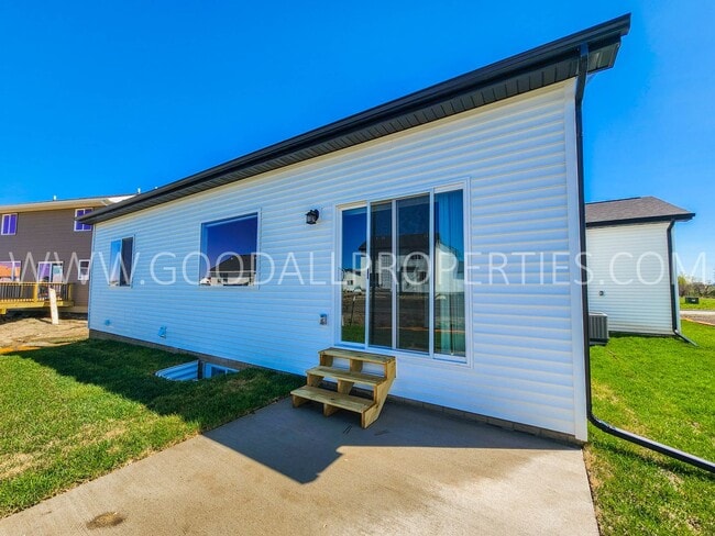 Building Photo - Spacious Waukee Ranch | 4 Bedrooms | 3-Car Garage | Finished Basement