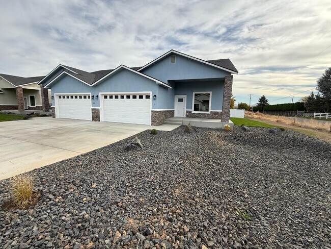 Building Photo - 9006 Nafizah Wy