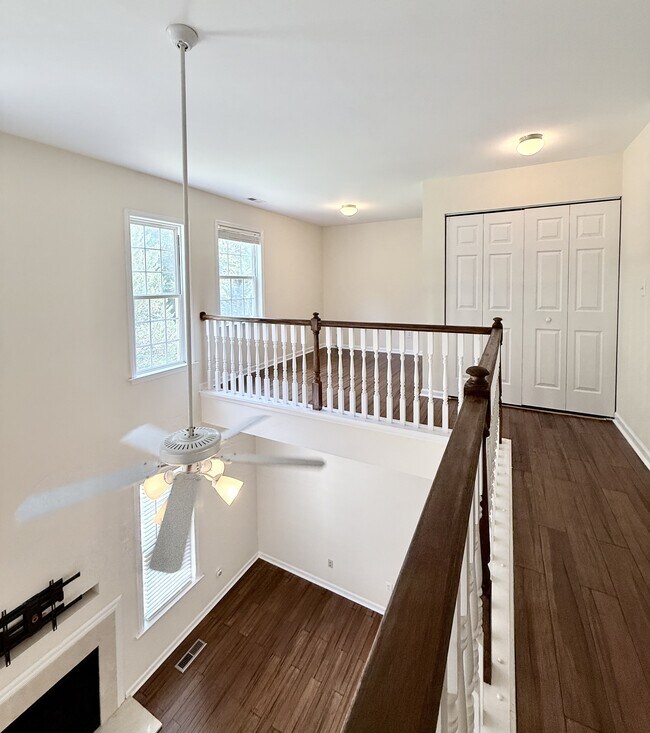 Building Photo - 2729 E Shoreham St