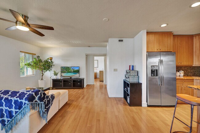 Building Photo - 1423 Holly Heights Dr