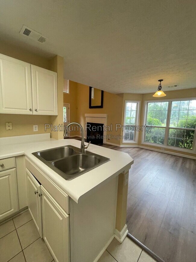 Building Photo - 810 Camelon Ct