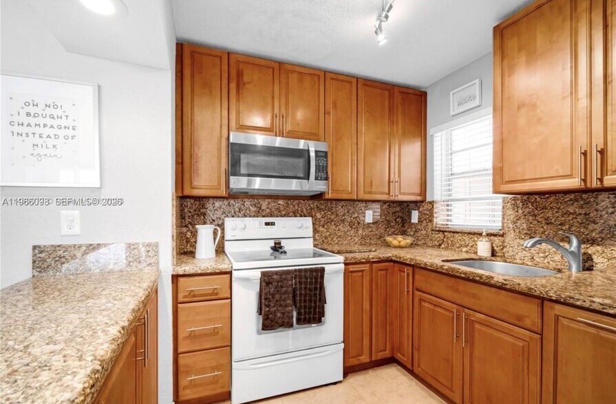 Building Photo - 830 NW 87th Ave