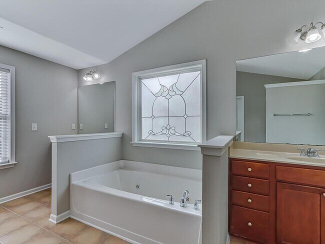 Building Photo - 3196 Montauk Hill Dr