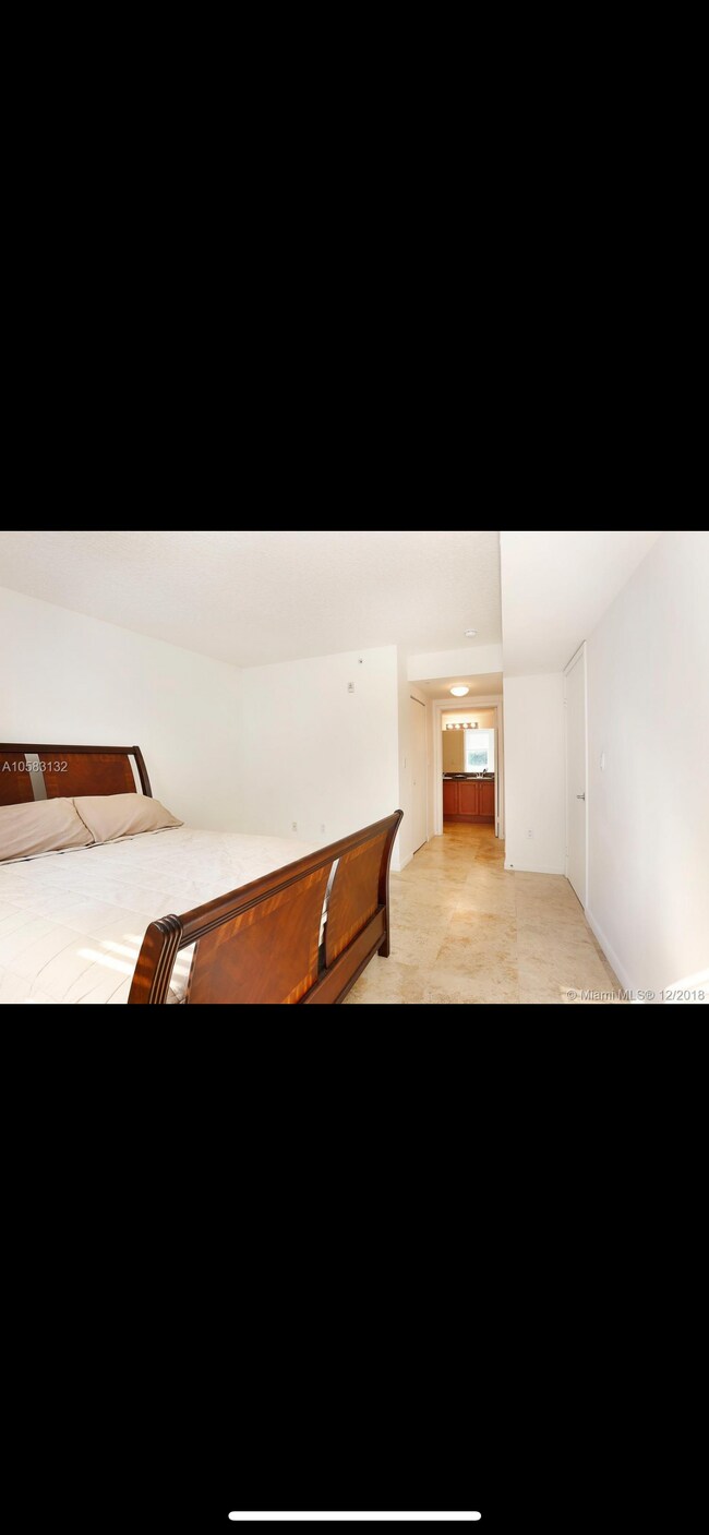 Building Photo - 1555 N Treasure Dr