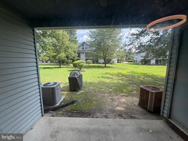 Building Photo - 400 Barclay Walk