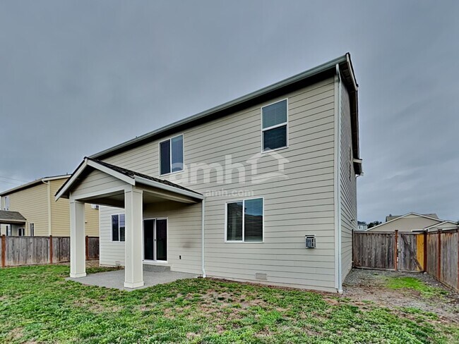 Building Photo - 2748 Moore Ave