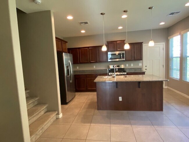 Building Photo - 2705 S Valle Verde