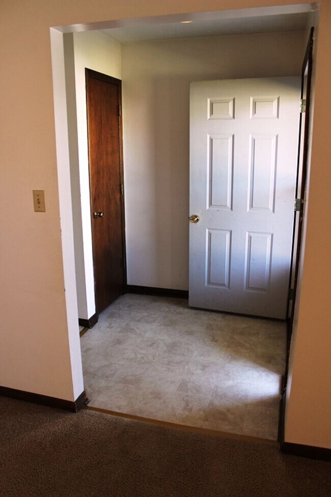 Building Photo - Spacious home in East Manhattan!
