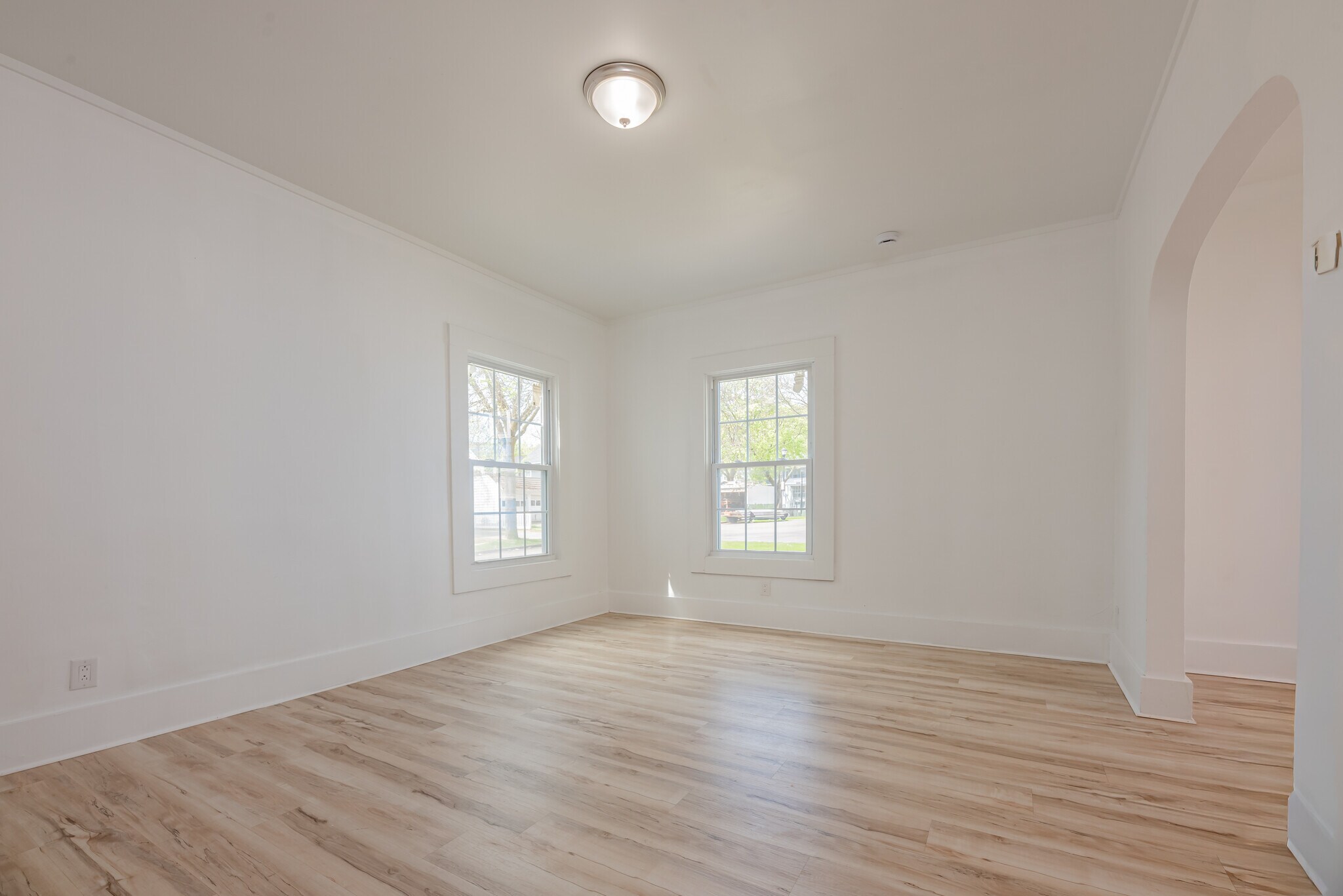 Building Photo - 575 Woodbine Ave