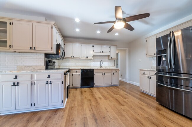 Building Photo - 5603 Ventura Dr