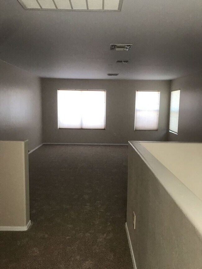 Building Photo - Spacious Marana Living with Loft & Low-Maintenance Appeal