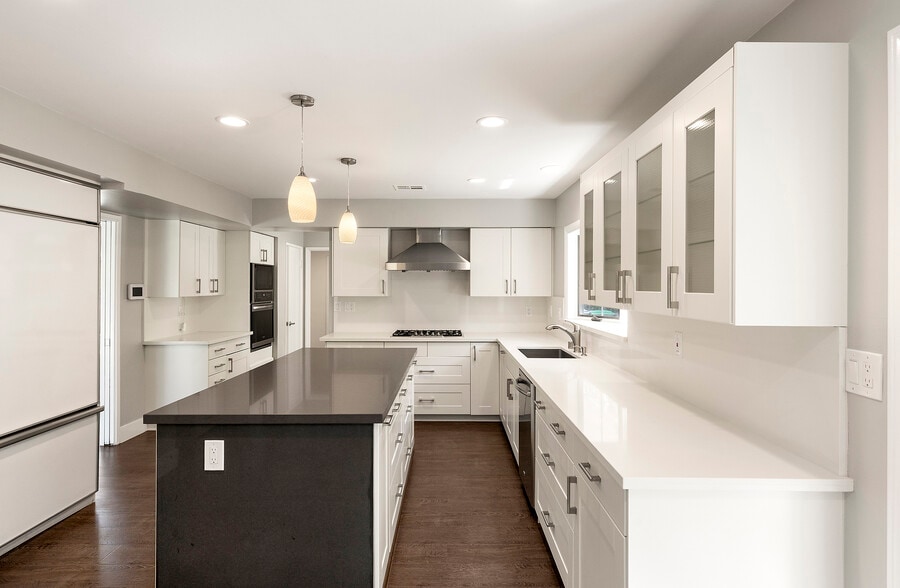 Building Photo - 1901 Altura Dr