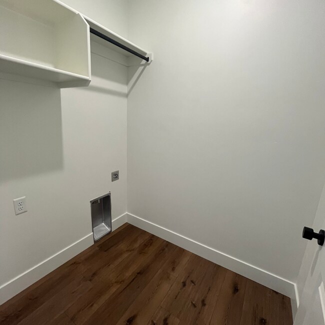 Building Photo - 475 River Bend Ln