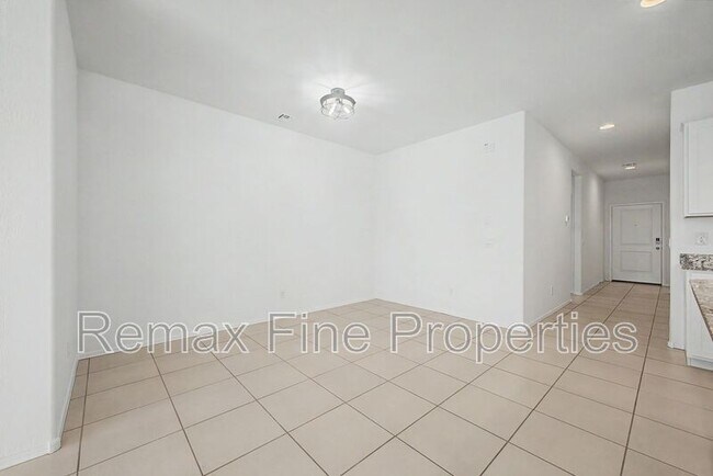 Building Photo - 15543 W Desert Hollow Dr