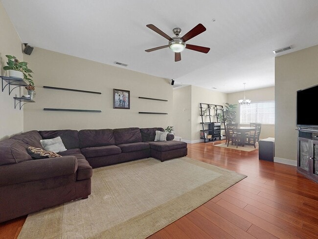 Building Photo - 888 El Capitan Way