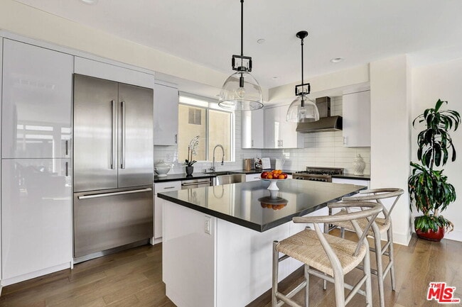 Building Photo - 1414 1/2 N Stanley Ave