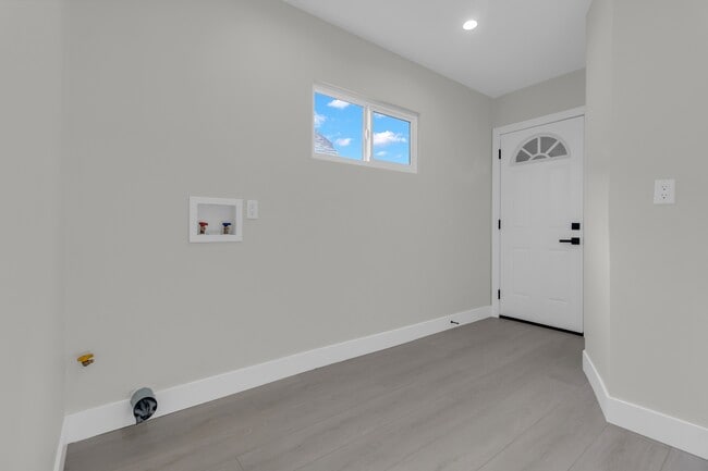 Building Photo - 4059 Denker Ave