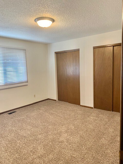 Building Photo - 3 Bed/2 Bath Ranch Style Home near Lake Lo...