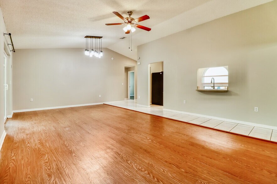 Building Photo - 8309 Royal Hart Dr