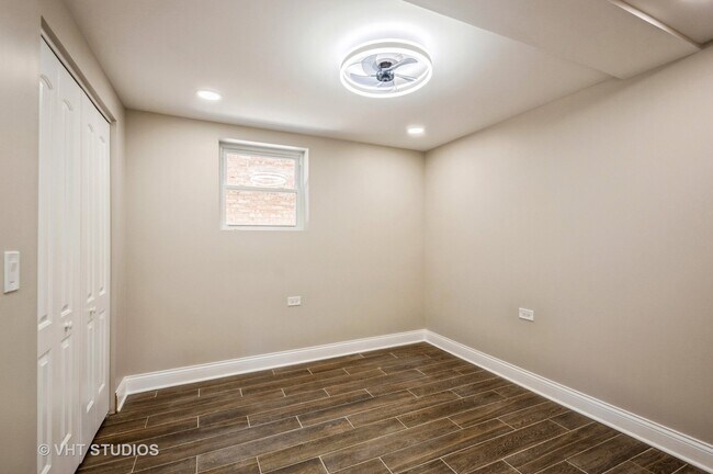 Building Photo - 6355 W Touhy Ave