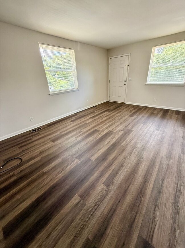 Building Photo - East Nashville living for $1400!!!   Avail Dec 1.  Act fast!