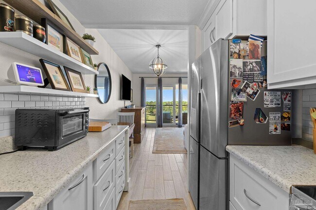 Building Photo - 825 Bayshore Dr