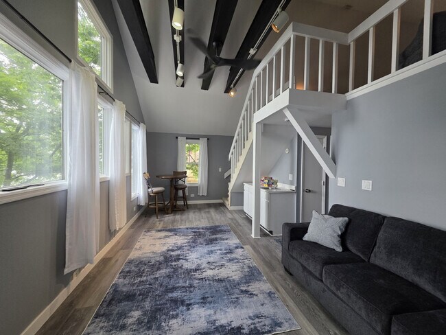 Building Photo - 135 Cora Ave
