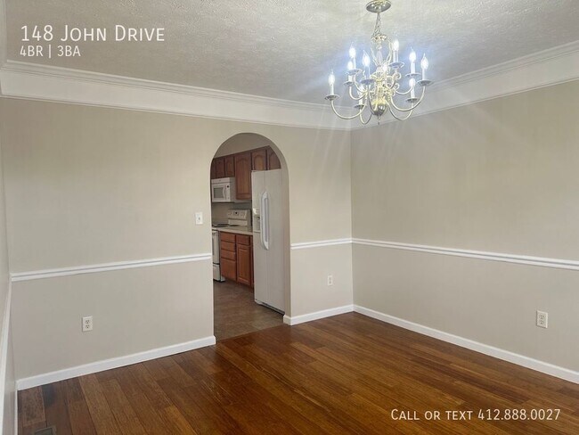Building Photo - 4 bedroom 3 bath Canonsburg